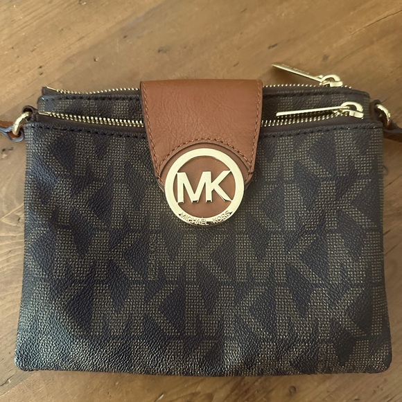 Michael Kors Monogram Shoulder Wallet Bag - Picture 1 of 4